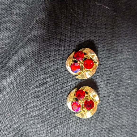 Lisner rhinestone brooch and earring set - Picture 3 of 4